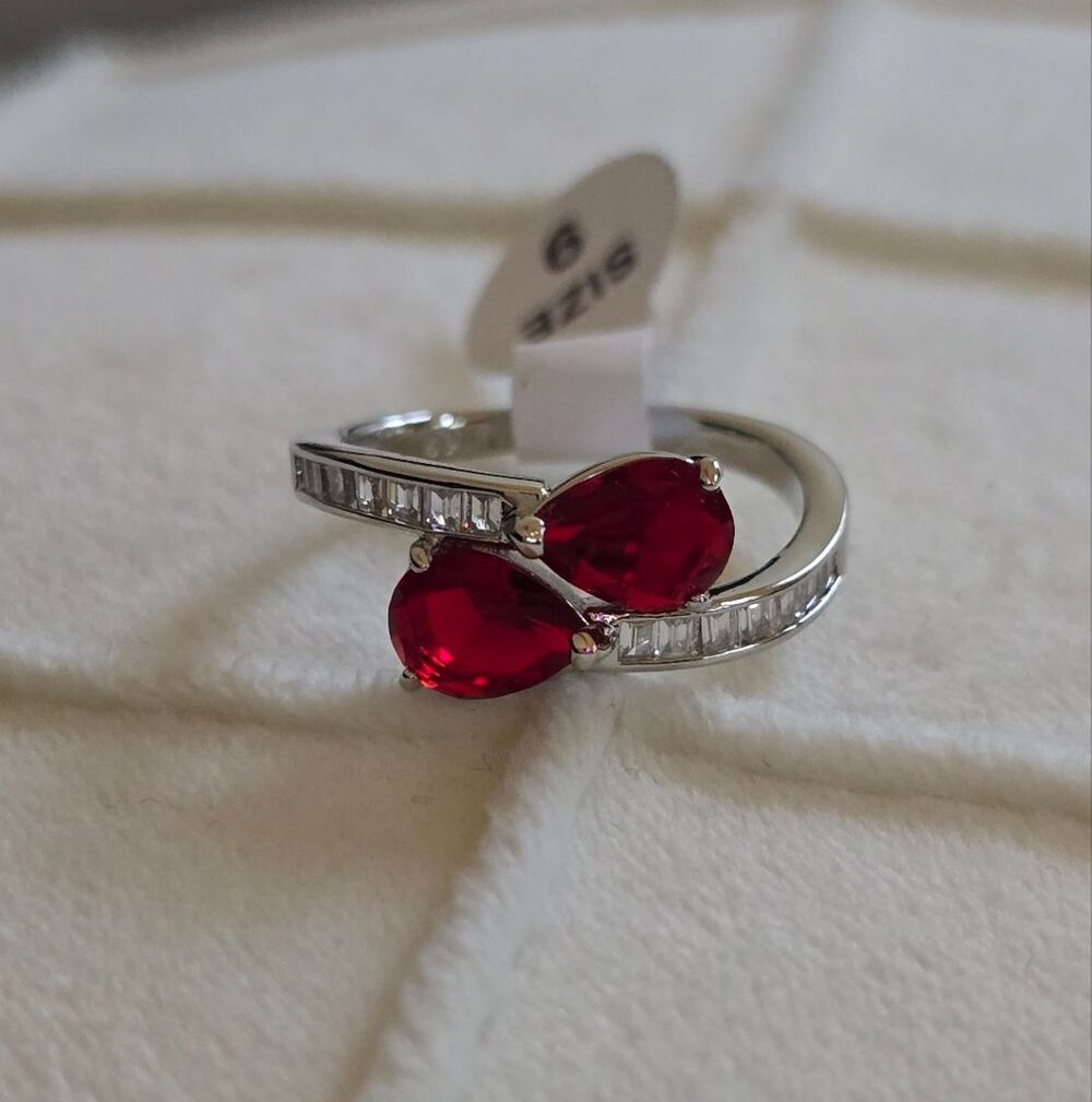 Elegant Bomb Party Silver and Red Gemstone Ring